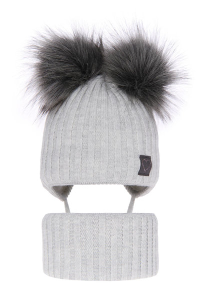 Зимний комплект для девочки: шапка с двумя помпонами и дымоход светло-серого цвета Telisa